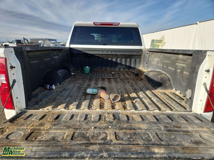 2021-chevrolet-silverado-2500hd-image-23