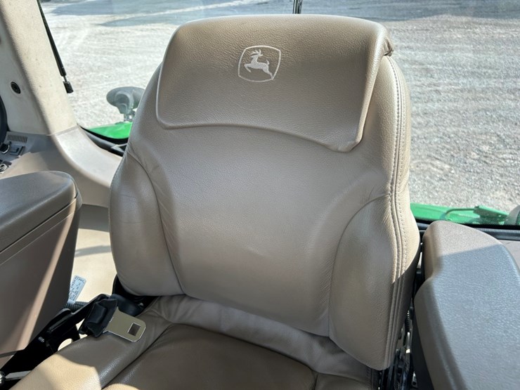 2014-john-deere-8270r-image-33