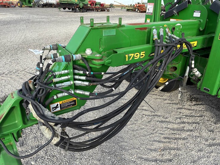 2018-john-deere-1795-image-13