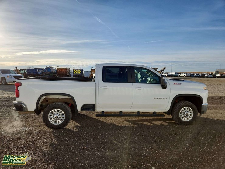 2021-chevrolet-silverado-2500hd-image-24