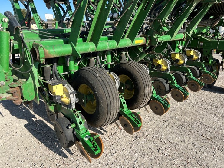 2004-john-deere-1790-image-16