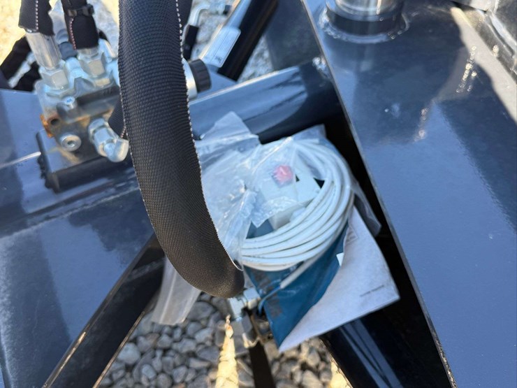 2025-wolverine-swdb-11-84w-6-way-skid-steer-dozer-blade-image-6