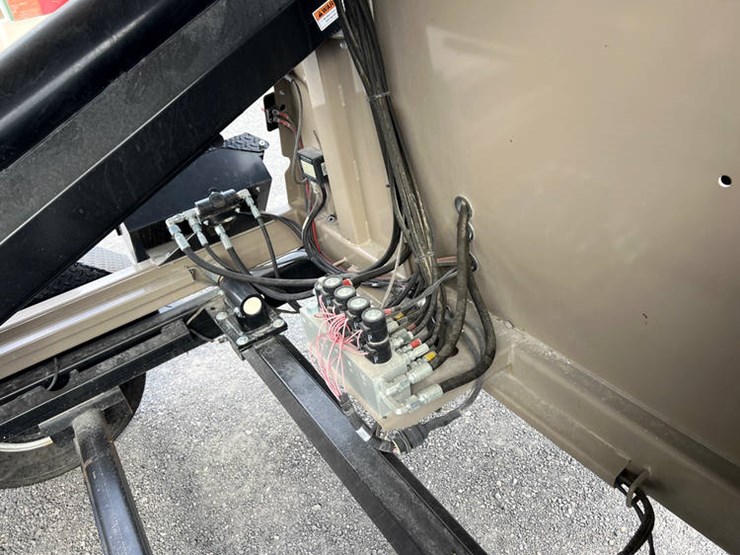 2021-j&m-lc390-image-17