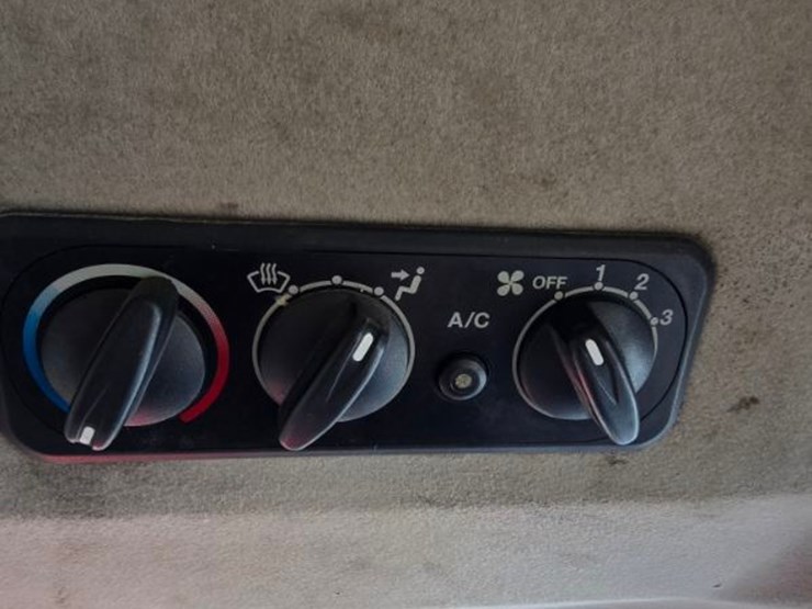 2012-kubota-m108s-image-22