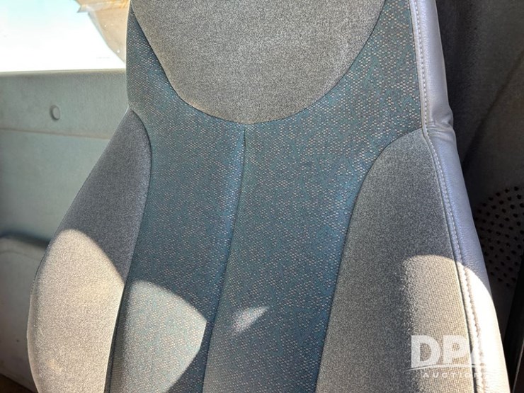 2005-ihc-4400-dry-tender-truck-(cp1274,-unit-ag706)-image-43