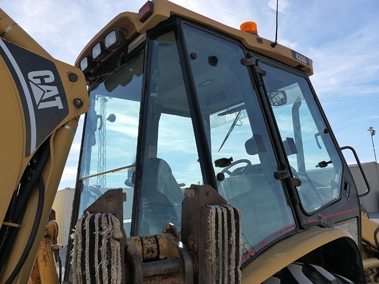 2001-caterpillar-420d-image-18