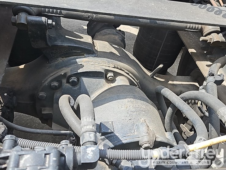 2017-international-8600-image-30