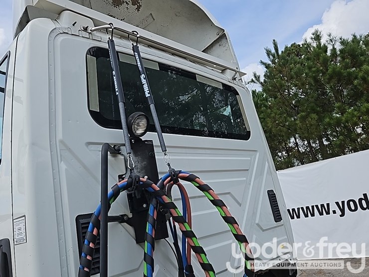 2017-international-8600-image-21