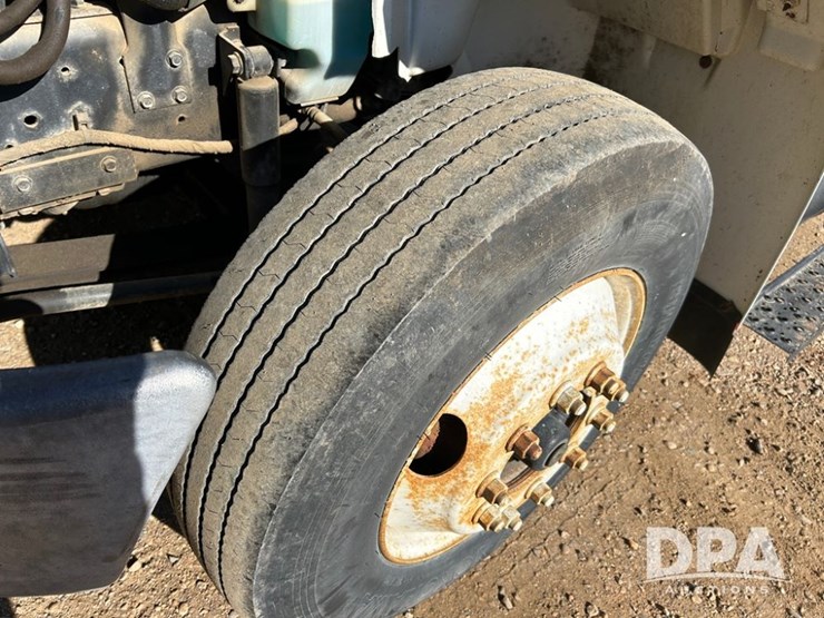 2005-ihc-4400-dry-tender-truck-(cp1274,-unit-ag706)-image-16