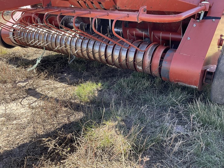 2001-hesston-4590-image-4