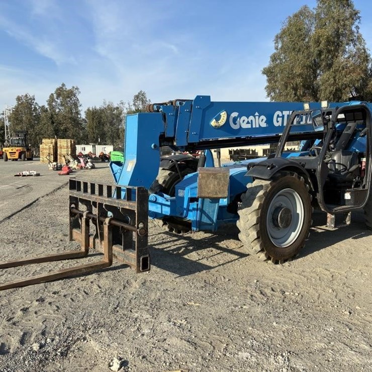 2018 GENIE GTH1056