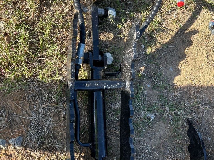 2025-hydraulic-thumb-image-1