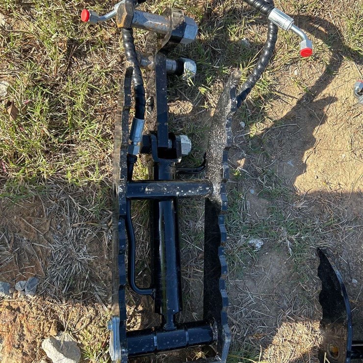 2025 Hydraulic Thumb