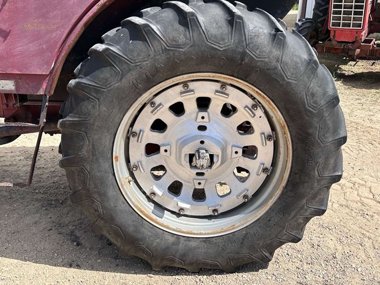 farmall-1066-hydro-image-22