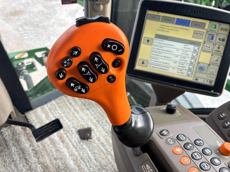 2014-john-deere-r4038-image-87