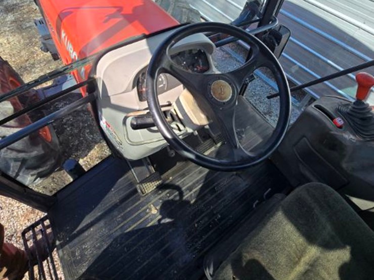 2012-kubota-m108s-image-18