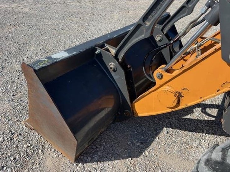 2017-case-580sn-image-36