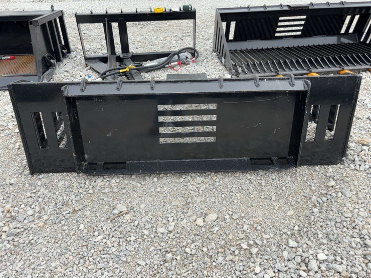 skid-steer-rock-bucket-image-4