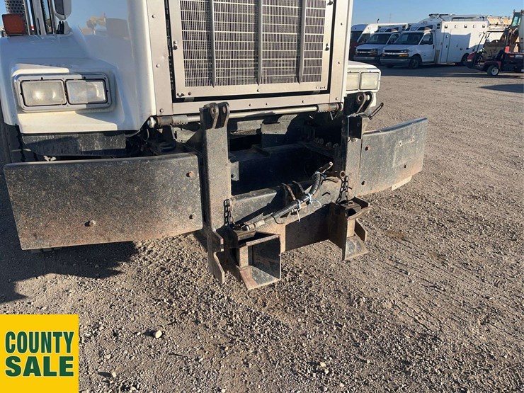 2016-kenworth-t800-image-17