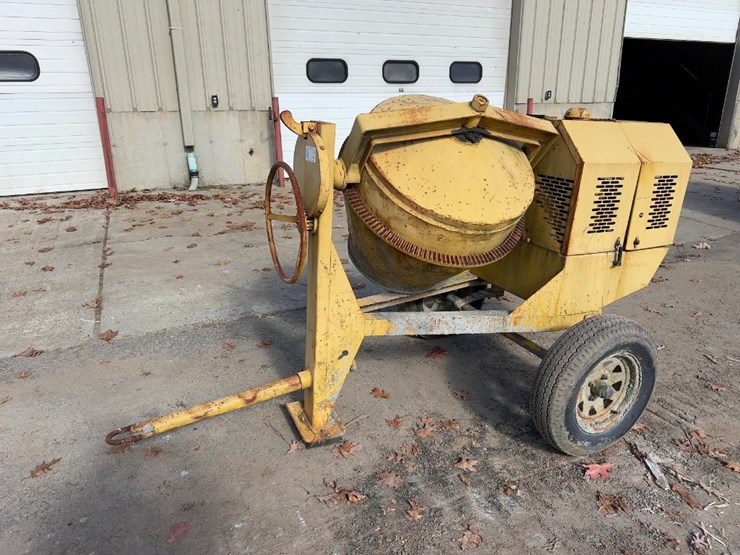 tow-behind-concrete-mixer-image-1