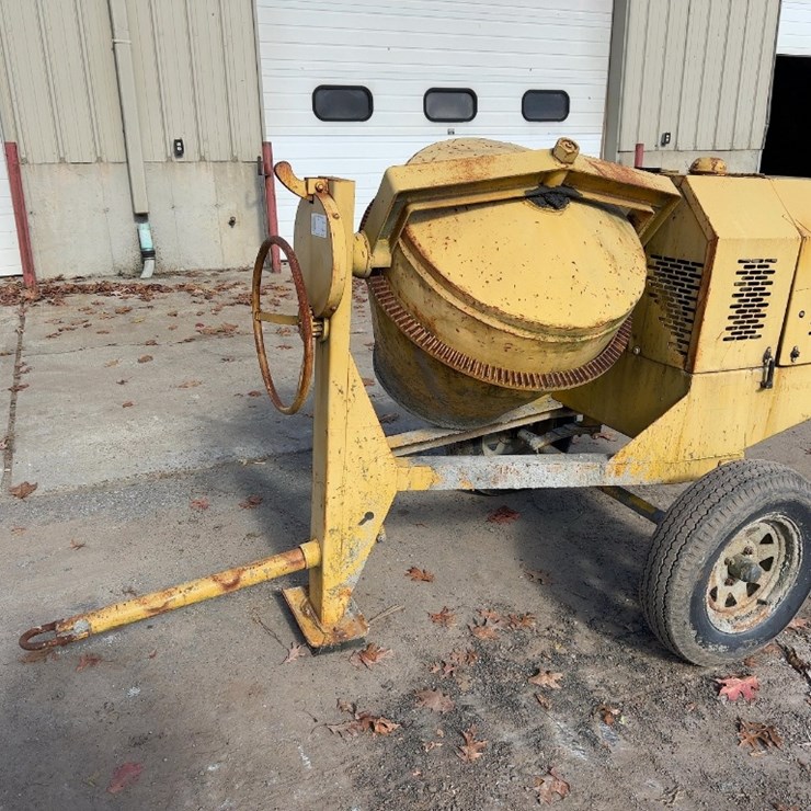 TOW BEHIND CONCRETE MIXER