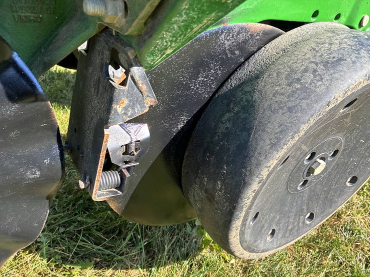 2011-john-deere-1790-image-42