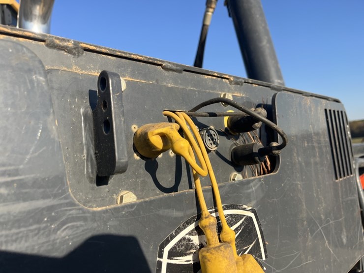 2021-deere-850l-wlt-image-16