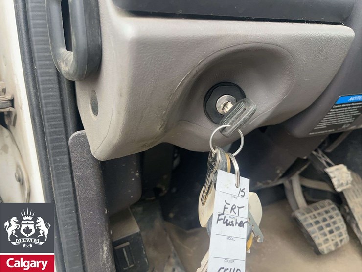 2015-freightliner-114sd-image-16