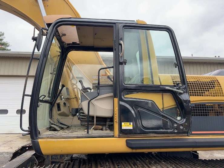 2004-caterpillar-330cl-hydraulic-excavator-image-35