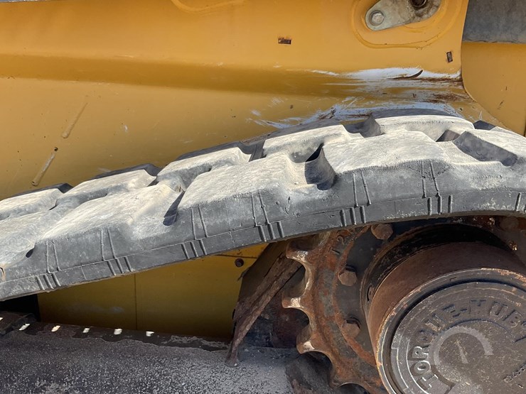 2015-deere-323e-image-19