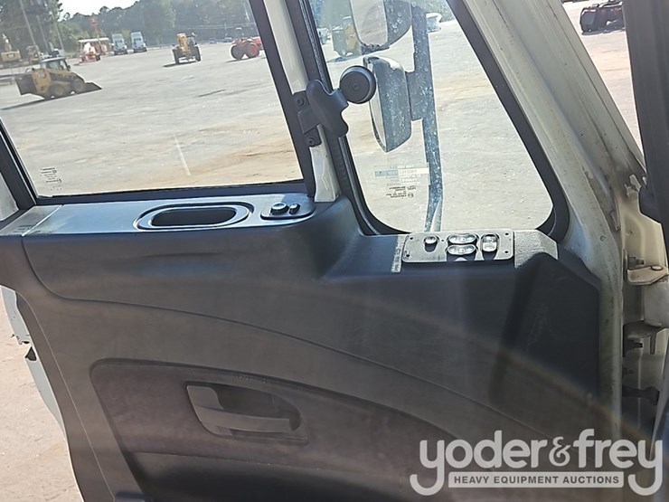 2017-international-8600-image-44