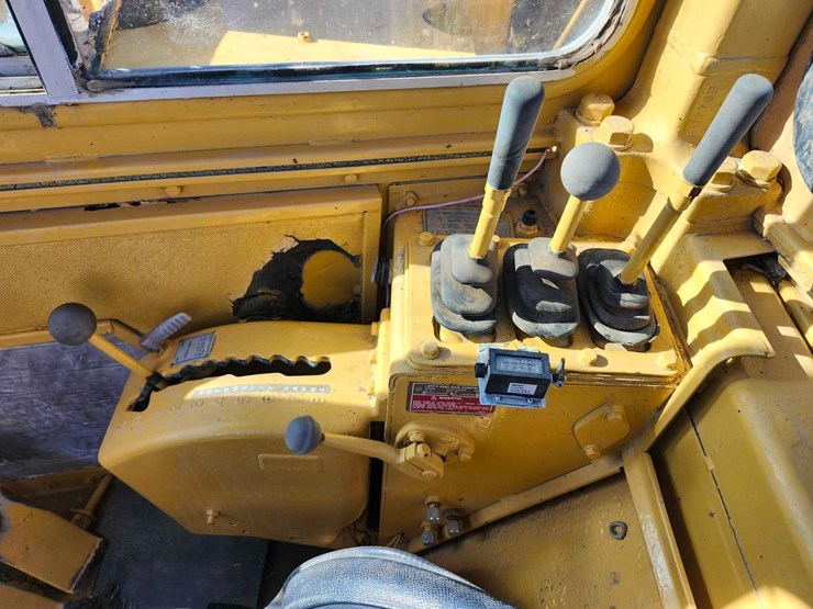 1980-caterpillar-627b-push-pull-scraper-image-48