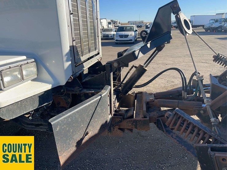 2016-kenworth-t800-image-19