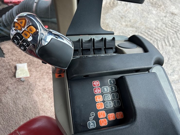 2013-case-ih-steiger-550-image-35