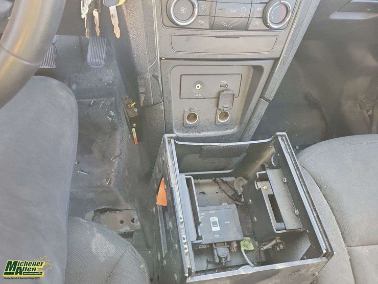 2019-ford-explorer-image-11