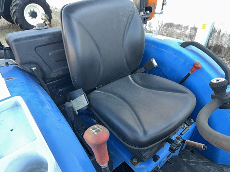 new-holland-boomer-30-image-49