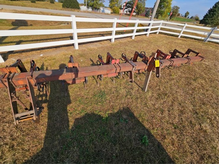 #3020-•-3pt-6-row-vibra-shank-cultivator-image-8