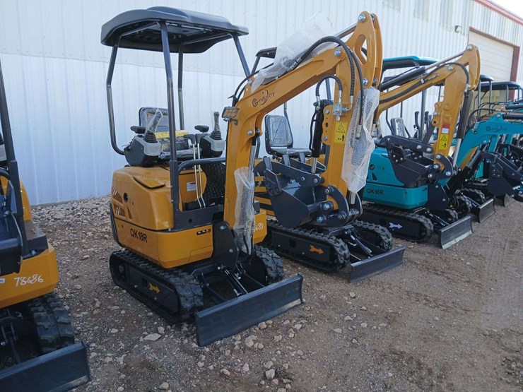2025-qk18r-mini-excavator-image-2