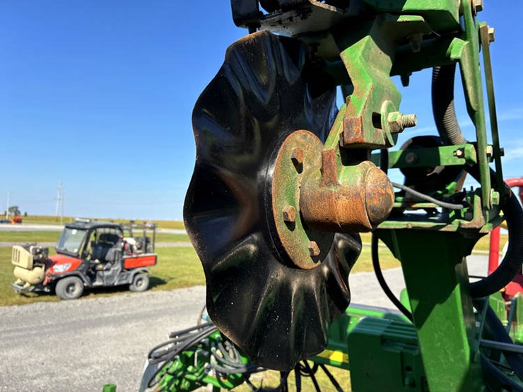 2011-john-deere-1790-image-23
