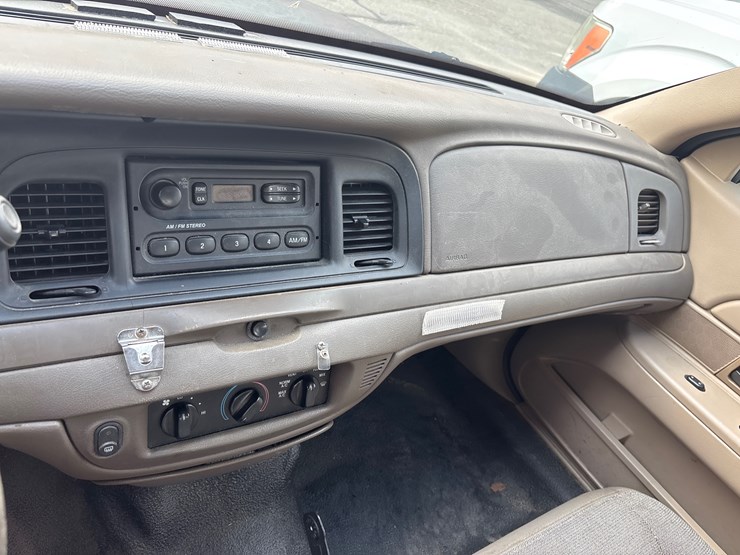 #5009-•-2003-ford-crown-victoria-|-for-parts/repairs-image-8