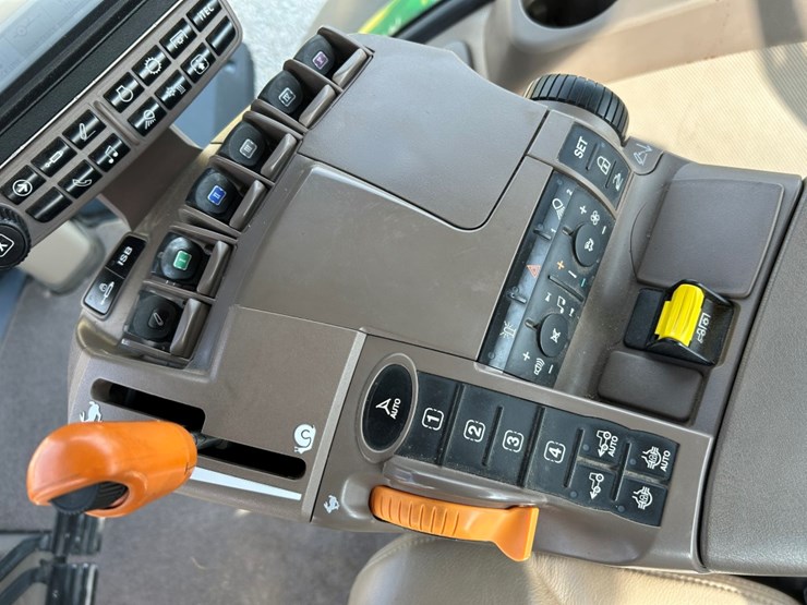 2014-john-deere-8270r-image-38