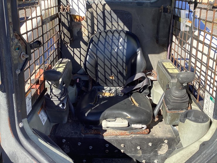 2012-bobcat-s850-image-12