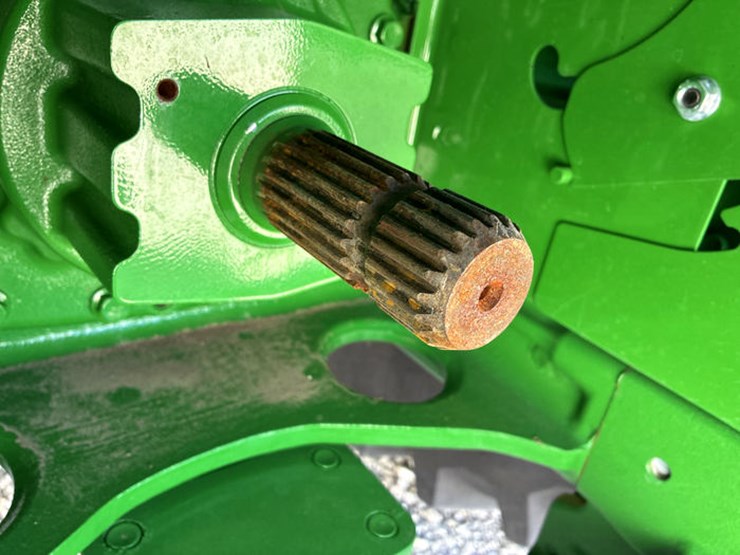 2023-john-deere-8r-370-image-30