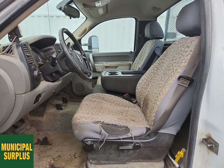 2013-chevrolet-silverado-3500hd-image-17