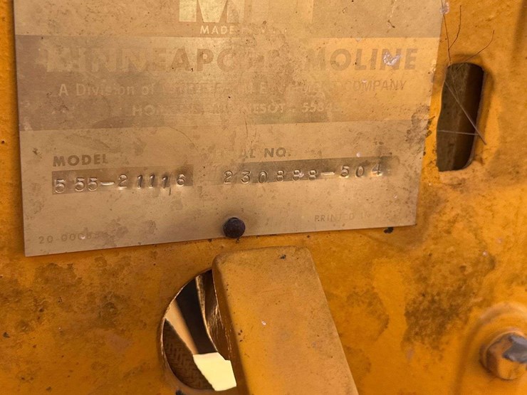 minneapolis-moline-g550-image-24