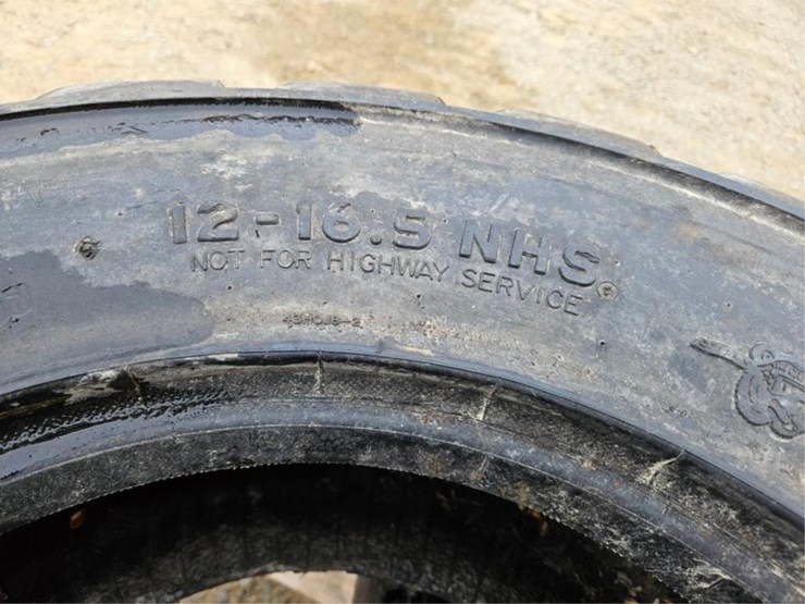 #3084-•-(3)-12-16.5tires-image-7