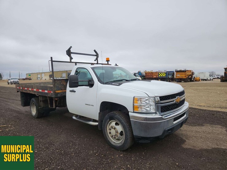 2013-chevrolet-silverado-3500hd-image-2