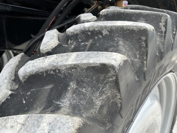 2014-case-ih-3200b-image-67