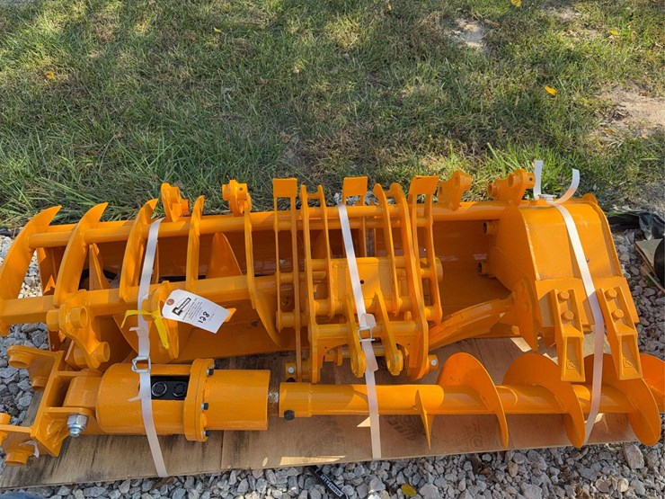 mini-excavator-attachment-set-(8-piece-kit)-image-1