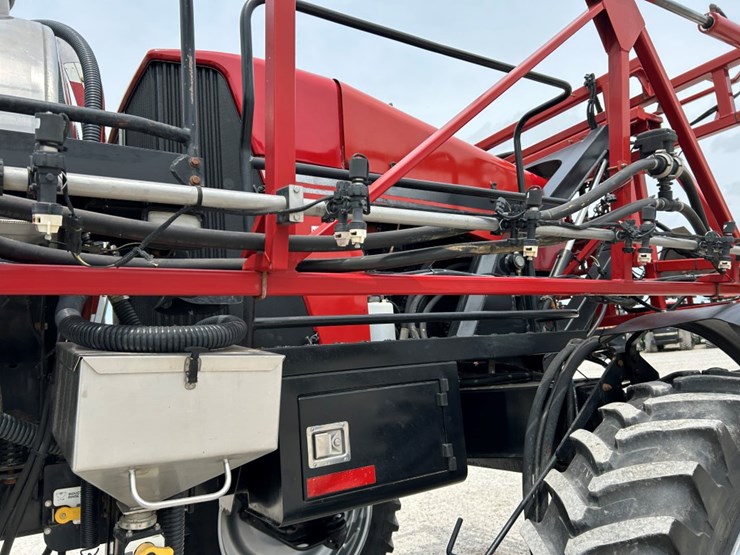 2014-case-ih-3200b-image-30